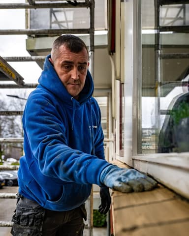Betonreparatie detail bij gevelrenovatie voor 24/7 VvE Beheer in Ridderkerk