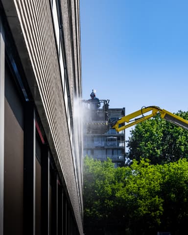 Resultaat geconserveerd kunststof kozijn bij Driestar Wartburg in Rotterdam door Hydro Groep