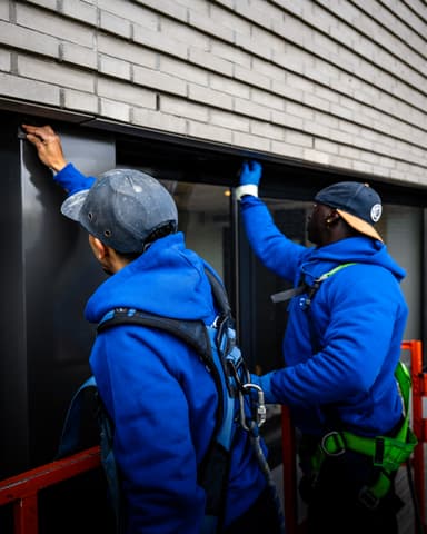 Detail geconserveerde waterslag bij raam van Driestar Wartburg in Rotterdam door Hydro Groep
