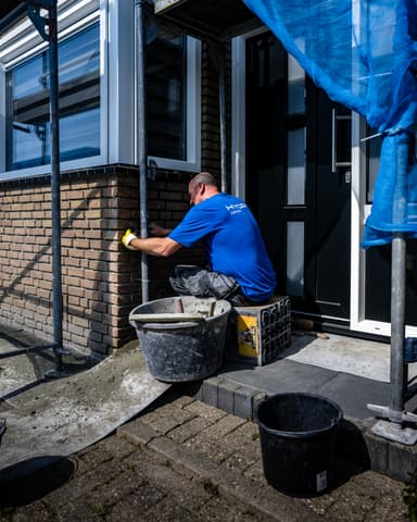 Afgewerkt hoekmetselwerk met nieuw voegwerk na conserveren van metselwerk in Dordrecht